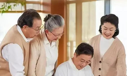 被误读的银发经济：跨越老龄化焦虑，挖掘2026新老人的万亿消费增量